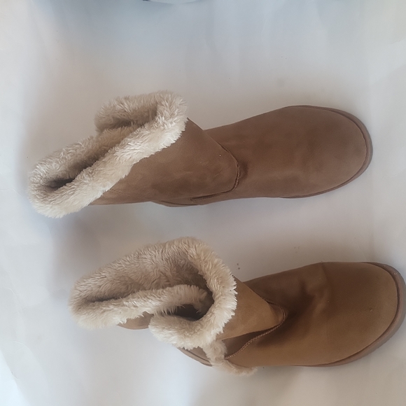 Airwalk Shoes - Airwalk women's boots tan faux fur size 11